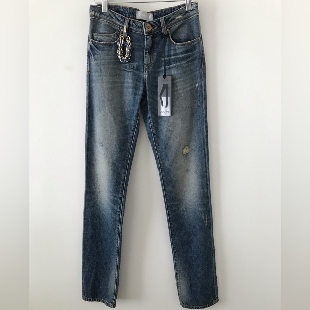 Brand Maggie jeans regular fit. Washed with ripp